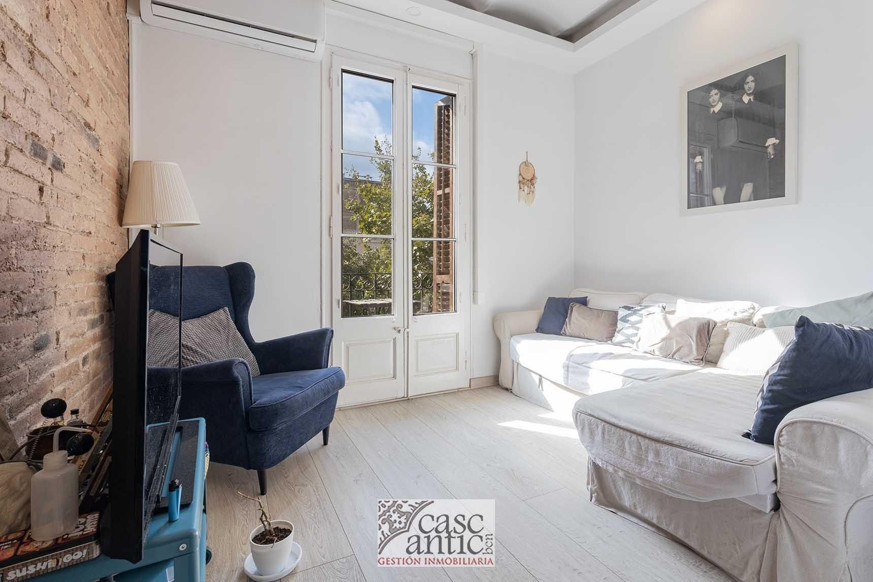 (Español) Precioso piso en Poble Nou