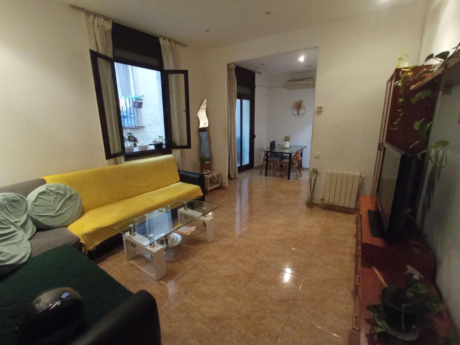 (Español) Bonito piso en el gótico.